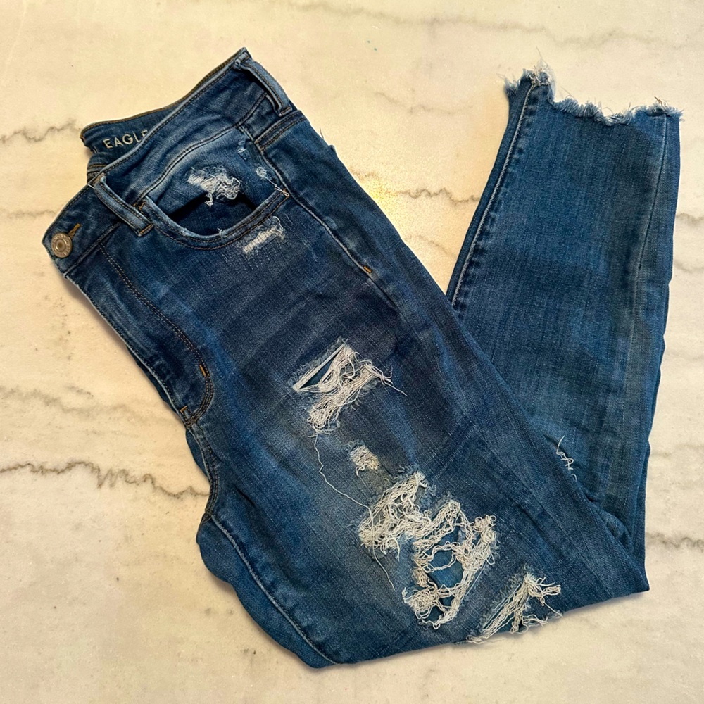 American Eagle Hi-Rise Jegging Crop ripped jeans.